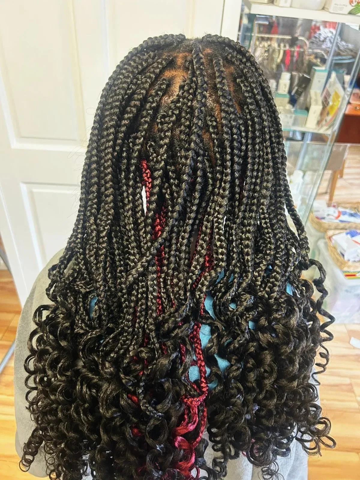 A woman with knotless braids at Tete Hazel Hair and Beauty Parlour
